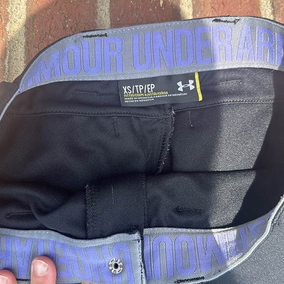 Women’s black Under Armour softball pants XS - Picture 3 of 7